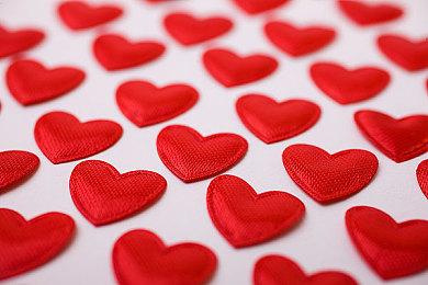 借着这部机甲游戏，他想聊聊人类的未来